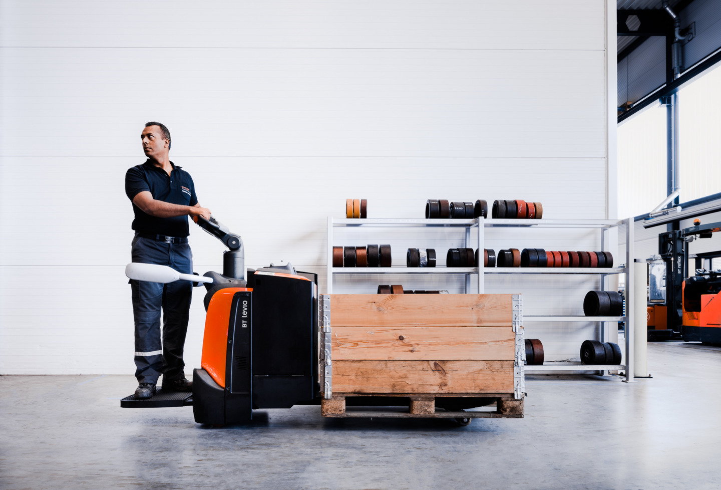 platform-powered-pallet-truck